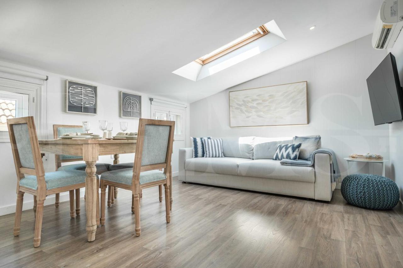 Lägenhet Coastal Attic In The Heart Of By Rems