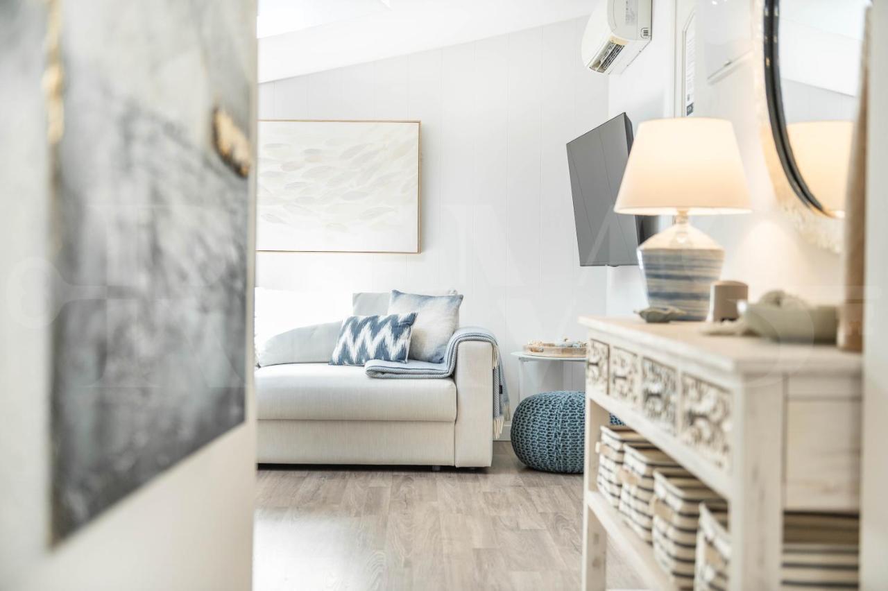 Lägenhet Coastal Attic In The Heart Of By Rems *